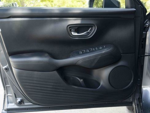 Used 2025 Honda HR-V LX image 37