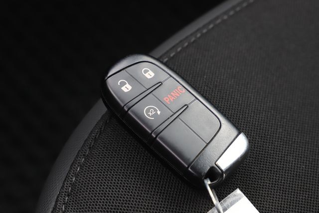 Used 2023 Jeep Renegade Trailhawk AWD/4WD image 32