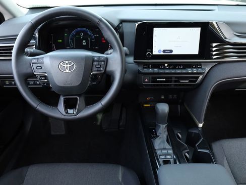 Used 2025 Toyota Camry LE image 11