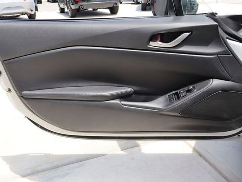 Used 2019 MAZDA MX-5 Miata Sport RWD image 28