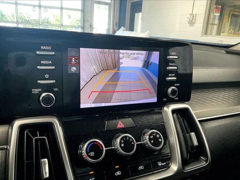 Used 2022 Kia Sorento LX FWD image 19