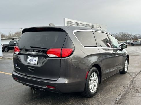 Used 2017 Chrysler Pacifica LX FWD image 12