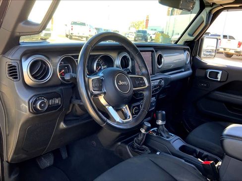 Used 2019 Jeep Wrangler Unlimited Sahara image 16