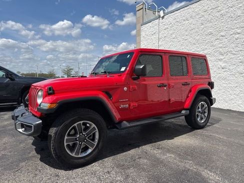 Used 2018 Jeep Wrangler Unlimited Sahara AWD/4WD image 3