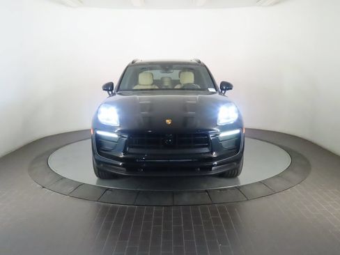 Certified 2025 Porsche Macan AWD/4WD image 10
