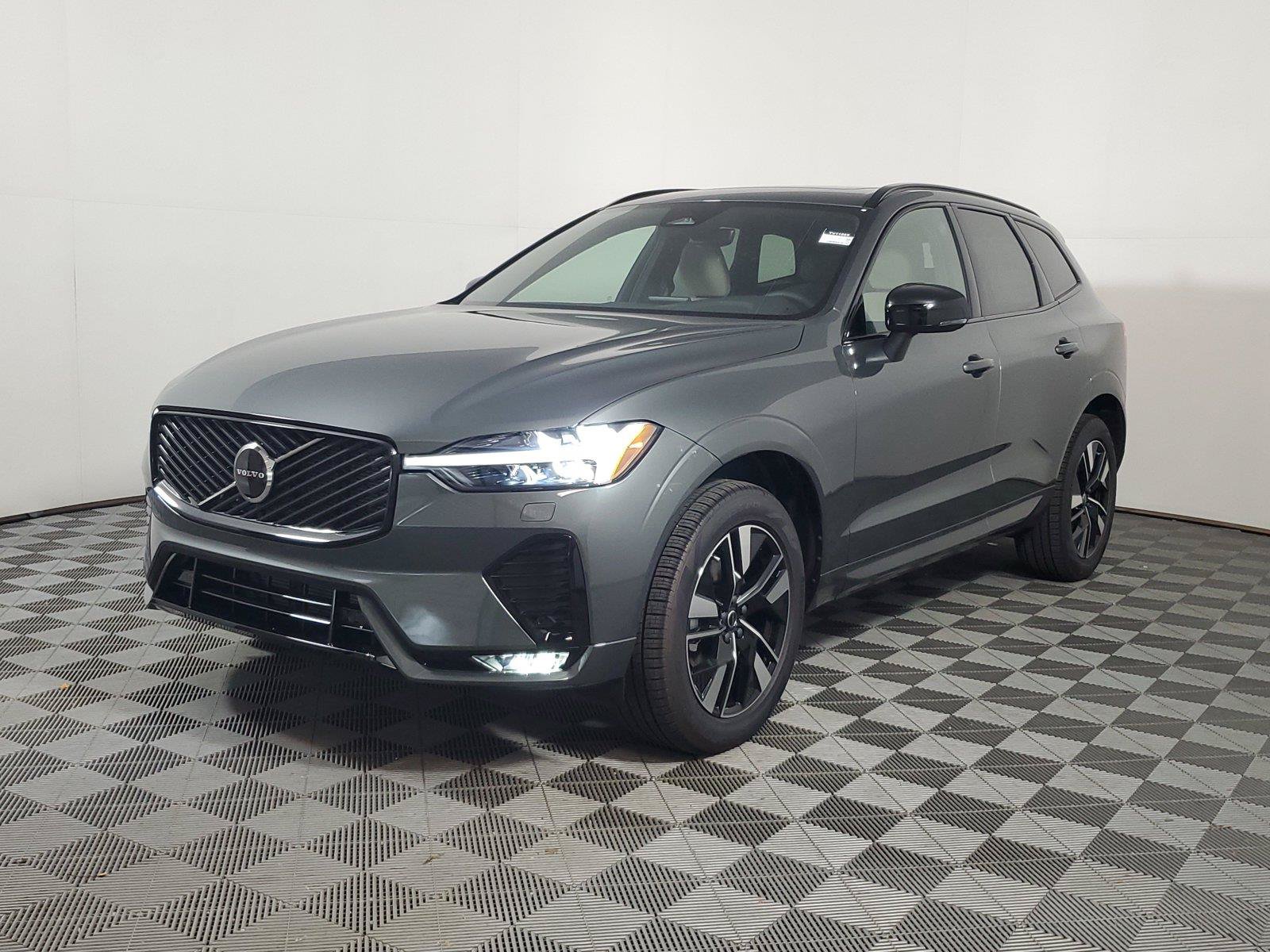New 2027 Volvo XC60 B5 Core AWD/4WD image 3