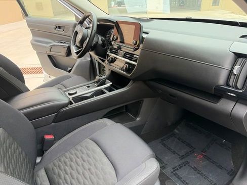 Used 2024 Nissan Pathfinder SV AWD/4WD image 12