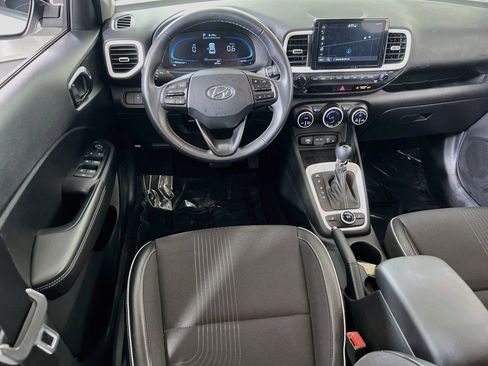 Used 2023 Hyundai Venue Limited FWD image 21