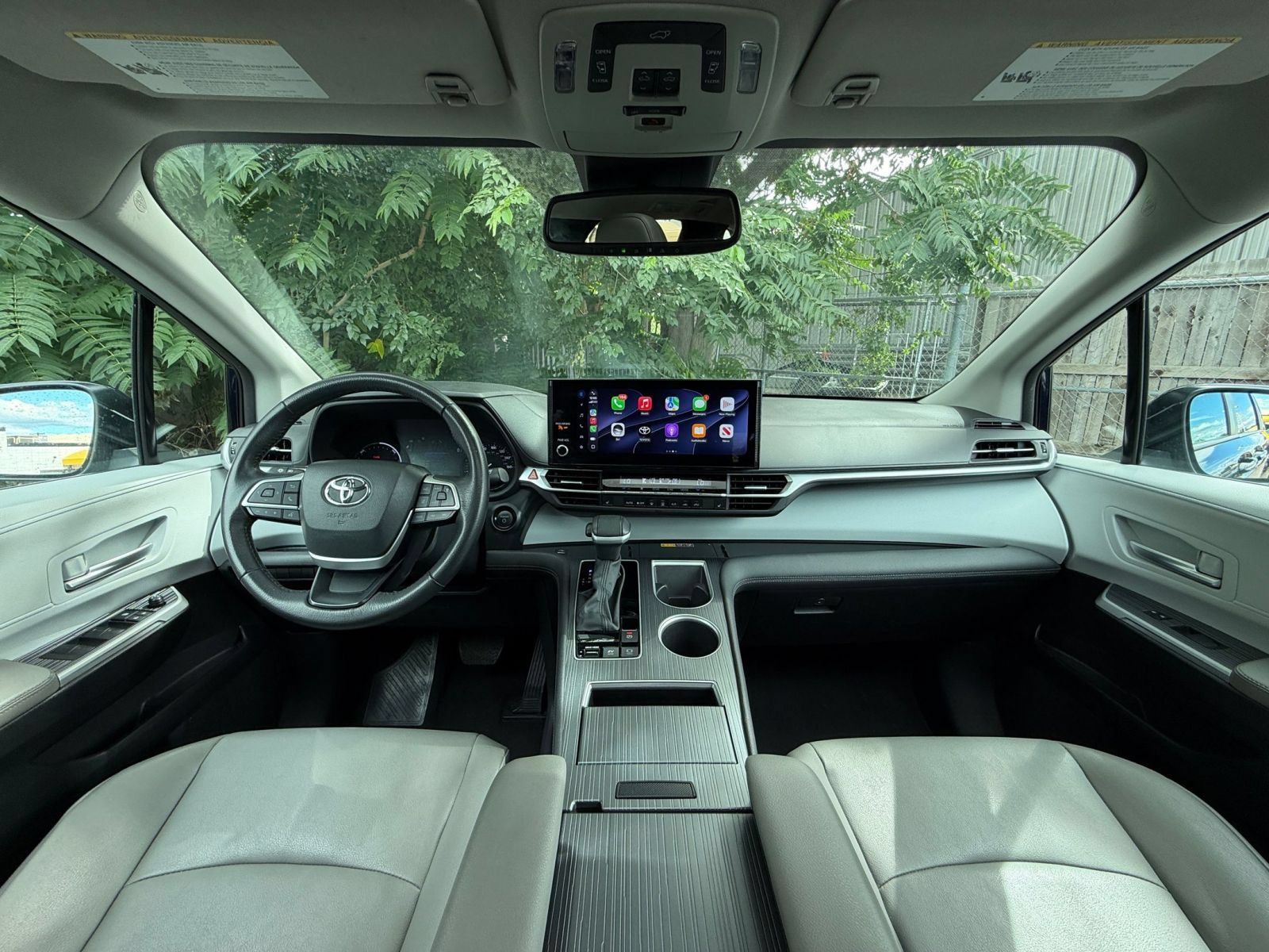 Used 2025 Toyota Sienna XLE FWD image 34