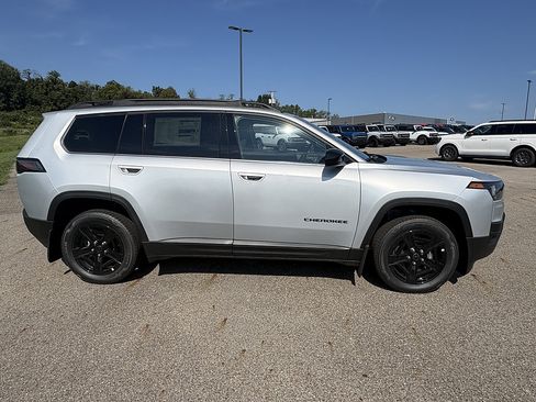 New 2026 Jeep Cherokee Laredo w/ MOPAR Finishing Package AWD/4WD image 6