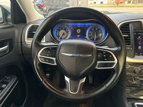 Used 2022 Chrysler 300 Touring L image 17