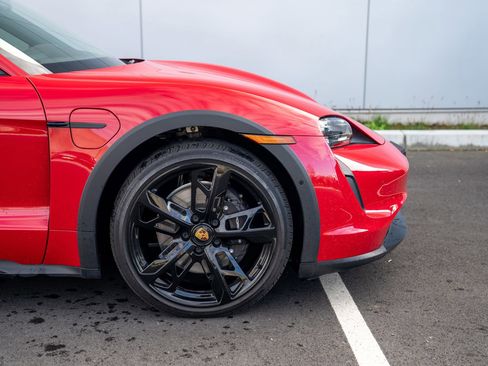 Used 2022 Porsche Taycan 4 Cross Turismo image 9