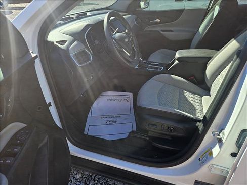 Used 2022 Chevrolet Equinox LS w/ LS Convenience Package image 4