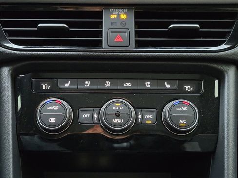 Used 2023 Volkswagen Taos SEL image 15