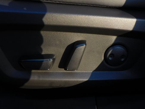 New 2025 Mitsubishi Outlander SE image 11