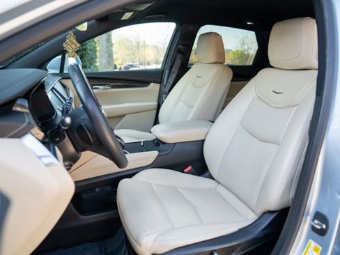 Used 2017 Cadillac XT5 FWD image 41