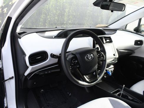 Certified 2021 Toyota Prius LE w/ Carpet Mat Package (TMS) image 14