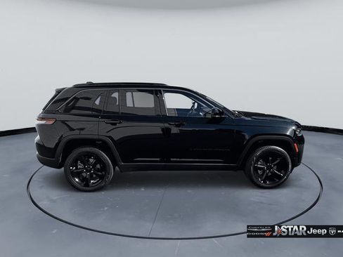 New 2026 Jeep Grand Cherokee Limited w/ Limited Altitude Package AWD/4WD image 4