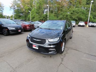 Used 2024 Chrysler Pacifica Touring-L