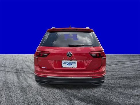 Used 2023 Volkswagen Tiguan SE FWD image 5