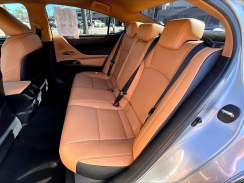 Certified 2023 Lexus ES 250 w/ Premium Package AWD/4WD image 18