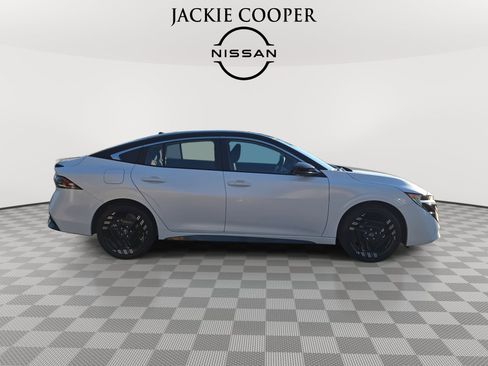New 2026 Nissan Sentra SR w/ Floor Mat Package FWD image 4