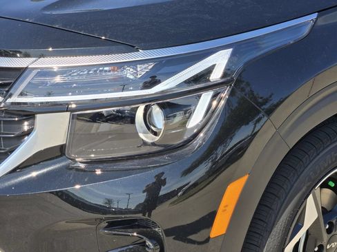 New 2026 Kia Seltos S FWD image 6