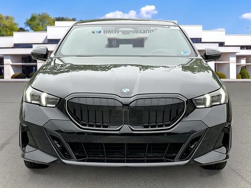 Used 2026 BMW 530i xDrive w/ Executive Package AWD/4WD image 2