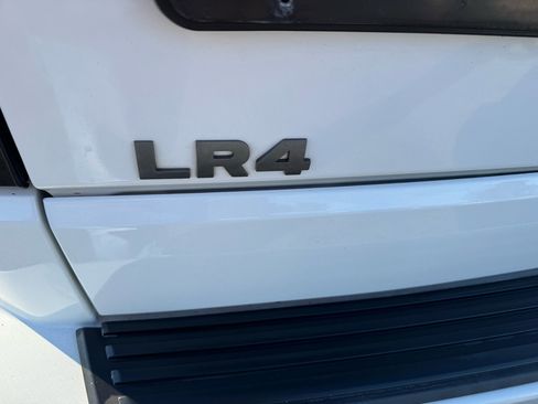 Used 2016 Land Rover LR4 HSE image 23