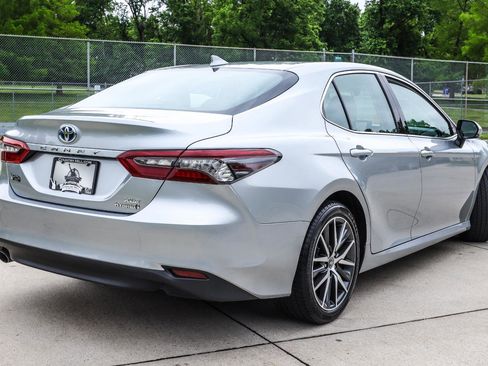 Used 2024 Toyota Camry XLE FWD image 18