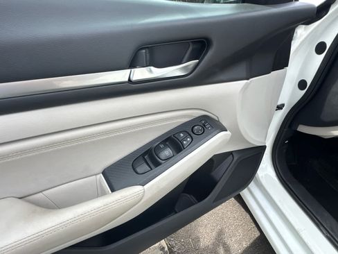 Used 2019 Nissan Altima 2.5 SV image 10