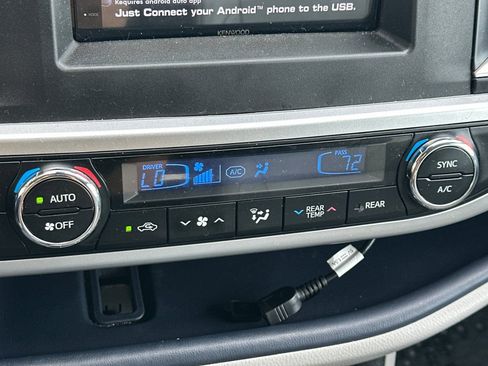 Used 2017 Toyota Highlander XLE AWD/4WD image 18
