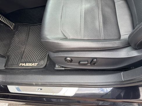Used 2019 Volkswagen Passat 2.0T SE R-Line image 33