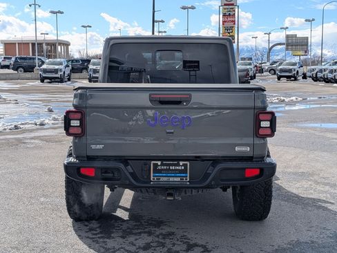 Used 2020 Jeep Gladiator Overland image 5