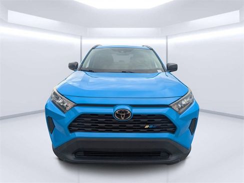 Used 2021 Toyota RAV4 LE image 10