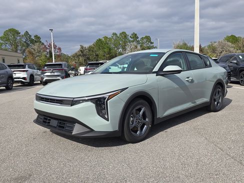 New 2025 Kia K4 LXS image 4