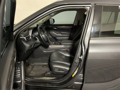 Used 2020 Toyota Highlander Platinum image 20
