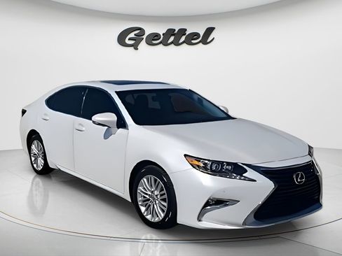Used 2016 Lexus ES 350 w/ Premium Package w/Wood Trim image 2