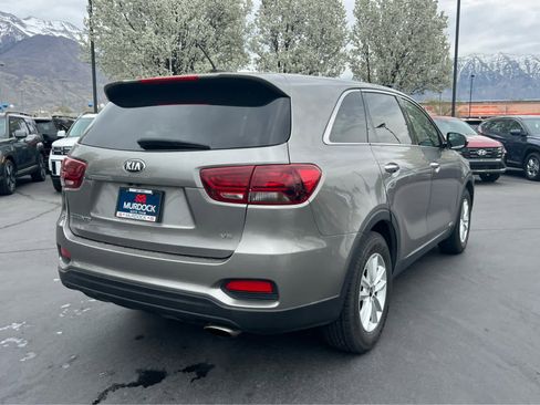 Used 2019 Kia Sorento LX image 8
