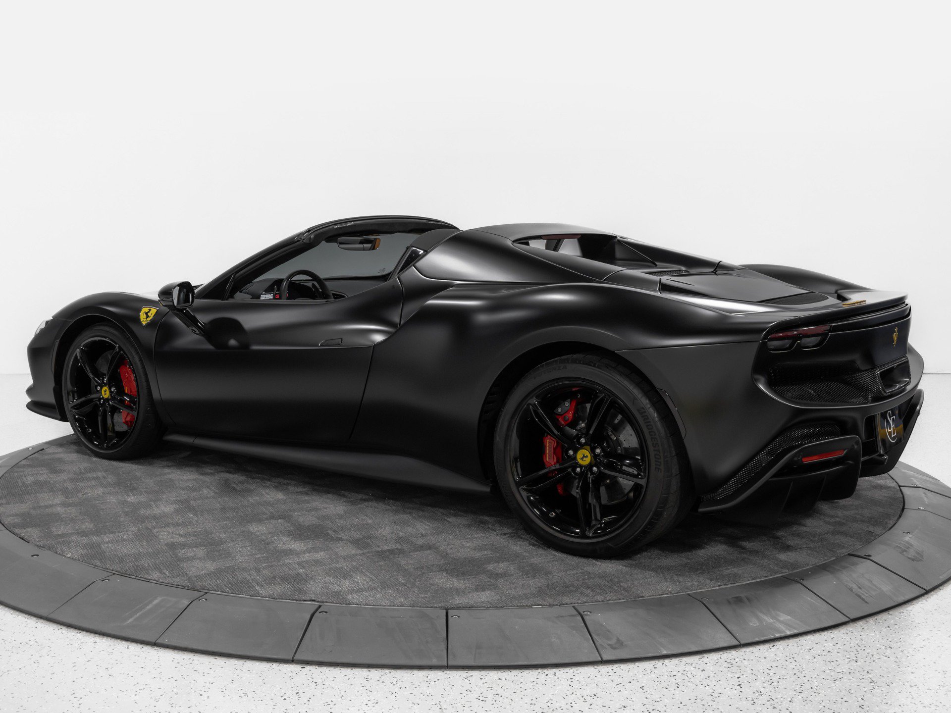 Used 2023 Ferrari 296 GTS RWD image 5