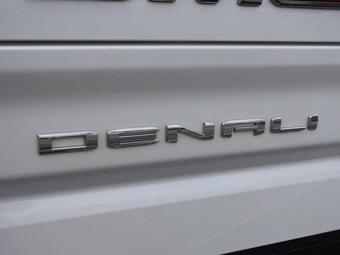 Used 2024 GMC Sierra 1500 Denali AWD/4WD image 9