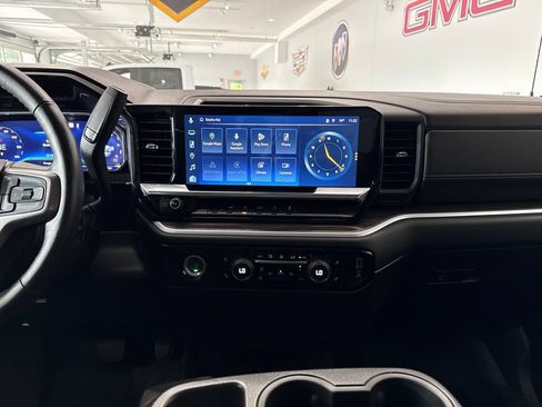 Certified 2022 Chevrolet Silverado 1500 LT AWD/4WD image 19