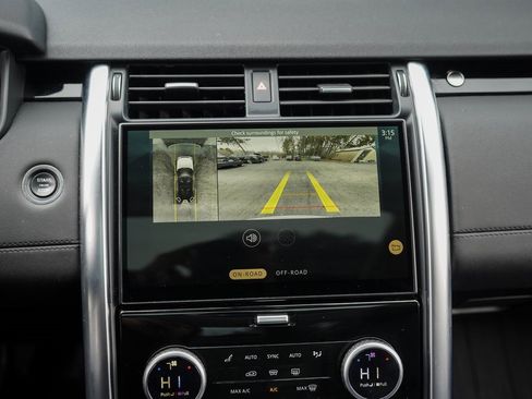 Used 2023 Land Rover Discovery S image 32