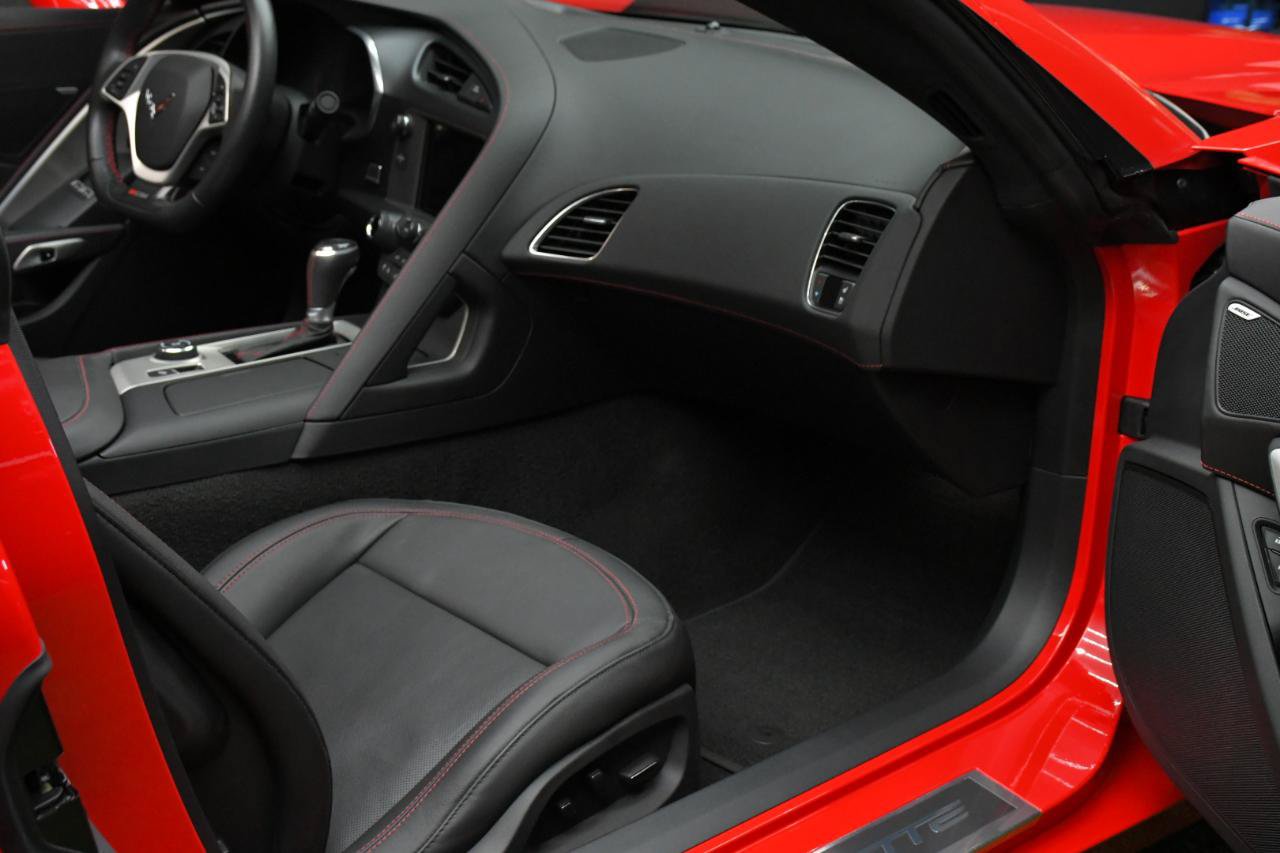 Used 2016 Chevrolet Corvette Z06 w/ 3LZ Preferred Equipment Group RWD image 36