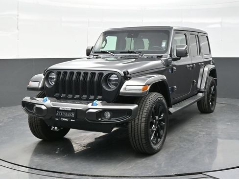 Used 2021 Jeep Wrangler Unlimited Sahara AWD/4WD image 2
