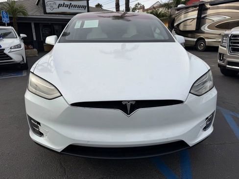 Used 2018 Tesla Model X 75D image 2