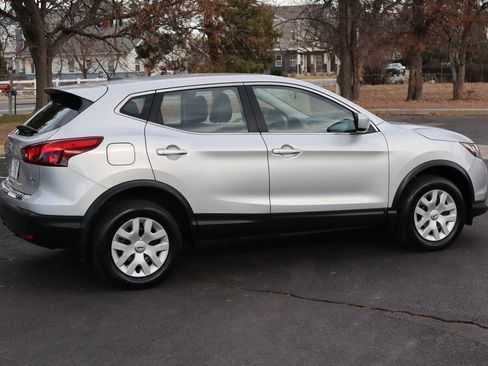 Used 2018 Nissan Rogue Sport S image 4