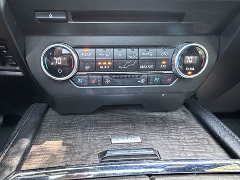 Used 2018 Ford Expedition Limited w/ Equipment Group 301A RWD image 27