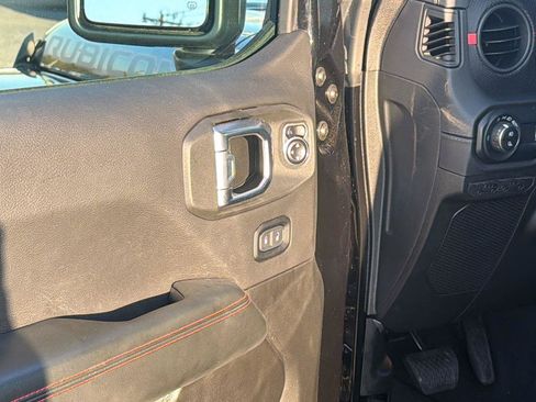 Used 2024 Jeep Gladiator Rubicon AWD/4WD image 12