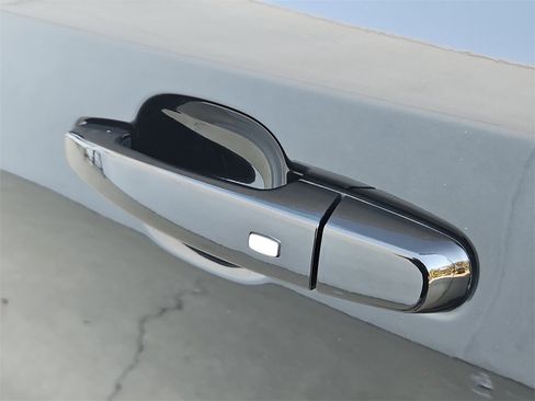 Used 2024 GMC Terrain SLE image 18